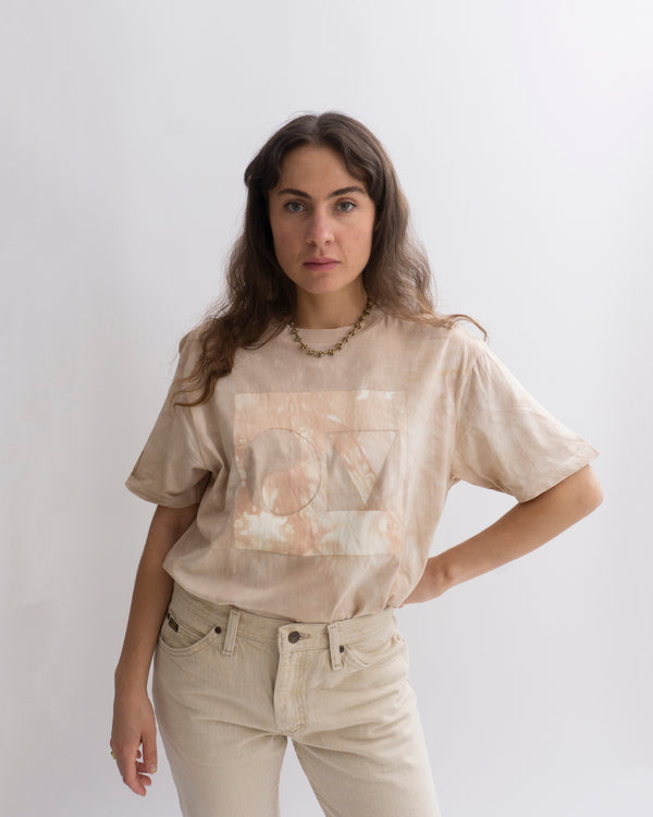 OM TSHIRT TEA DYE