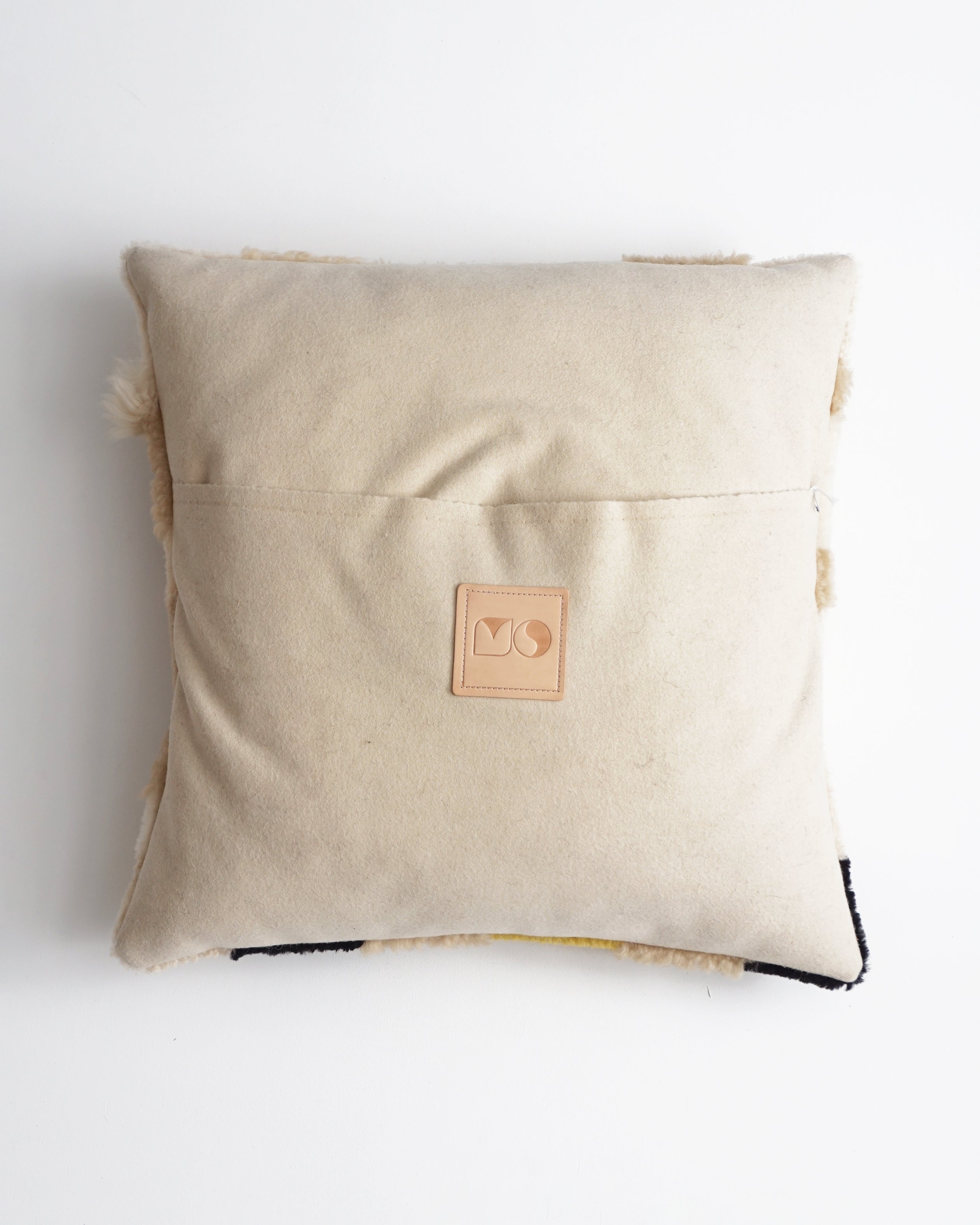 PATCHWORK PILLOW 23-65 (65 x 65 cm)